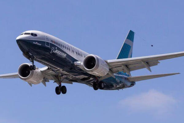 Avión de Alaska Airlines presenta problemas luego de estar en el aire. / Fuente externa.