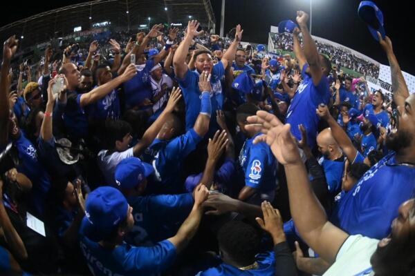 La caravana de los Tigres del Licey, que arrancará desde el estadio Quisqueya Juan Marichal, finalizará con una fiesta popular.