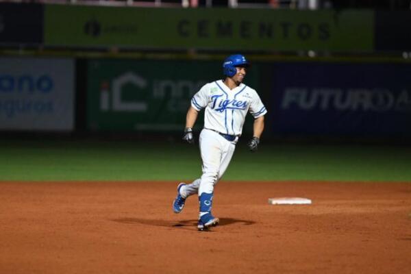Con hit de oro de Francisco Mejía Tigres vencen 2-1 a las Estrellas