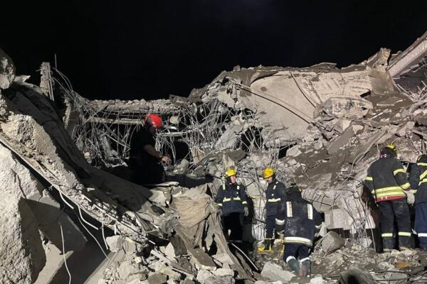 Equipos llevan a cabo operaciones de búsqueda y rescate tras ataques aéreos en Erbil, Irak. / Fuente externa.