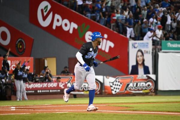 Tigres triunfan 6-2 ante los Gigantes con 2 jonrones de Andújar