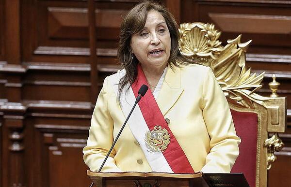 Dina Boluarte, presidenta de Perú