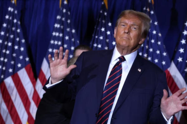 El candidato presidencial republicano y expresidente estadounidense Donald Trump durante una reunión mientras aguardan los resultados de las elecciones primarias de Nuevo Hampshire, en Nashua, Nuevo Hampshire, EE.UU. / Fuente externa.