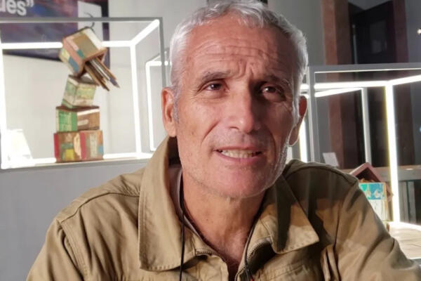 George Thevenet, artista francés, acusado de provocar la muerte de una mujer y su bebé. Foto: Fuente externa 