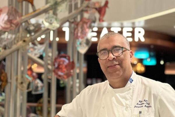 Germán Eladio Rijo Rijo oriundo de La Romana fue seleccionado por la cadena líder de cruceros como su mejor chef. (Foto: fuente externa)