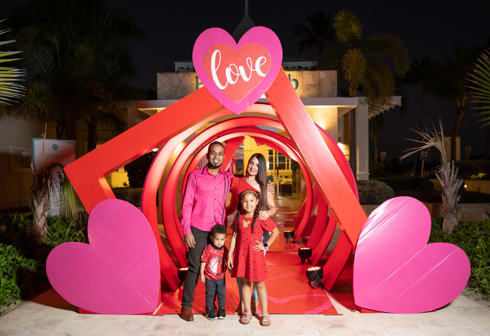 Playa Nueva Romana rinde tributo al amor