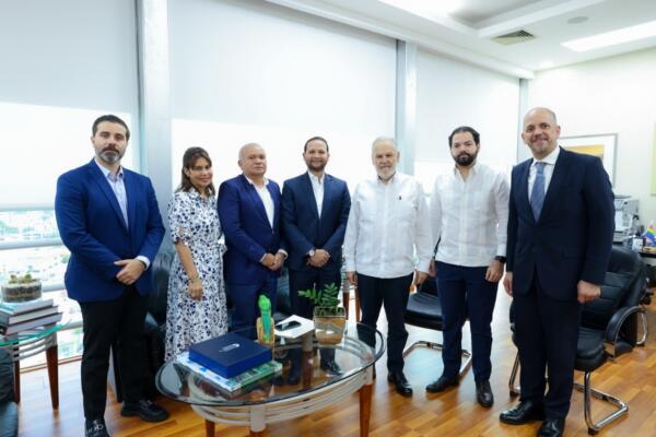 Ejecutivos de ANPRAS y Medio Ambiente durante encuentro de ambas entidades. / Fuente externa.