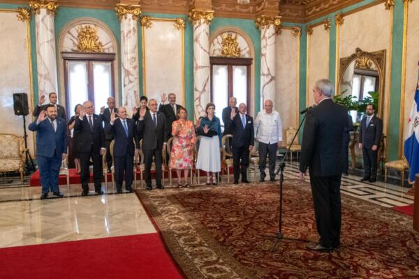 Abinader juramenta nuevos miembros de Orden del Mérito Duarte, Sánchez y Mella y Orden Heráldica de Cristóbal Colón (FOTO: fuente externa)