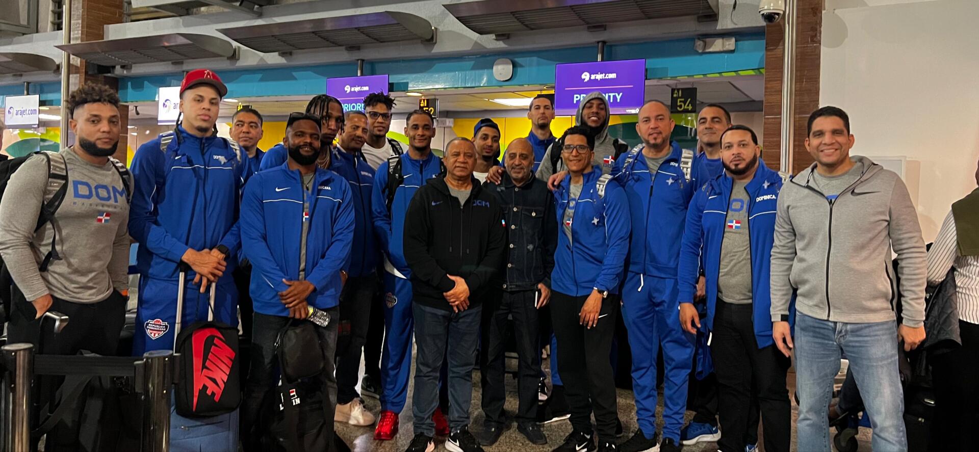 Arajet acuerda con FEDOMBAL ser la línea aérea oficial de la Selección Nacional de Baloncesto