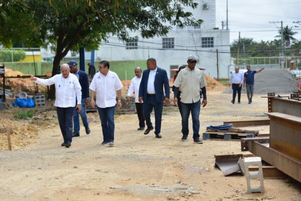 Avanzan trabajos para polideportivo y casa club del ensanche Ozama