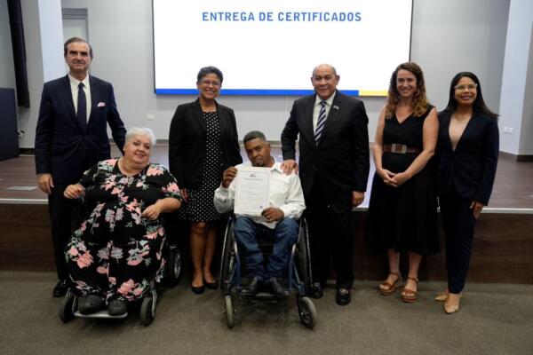 Certifican formadores en asistencia a personas con discapacidad