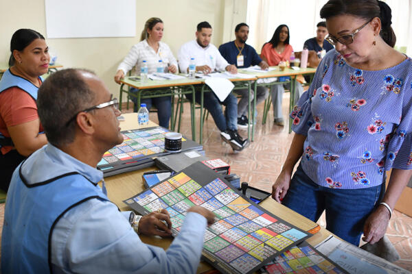 Las elecciones municipales contaron con 16,851 colegios electorales, a nivel nacional. 