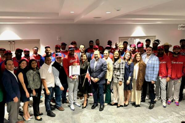 Consulado en Miami reconoce equipo dominicano en Serie del Caribe