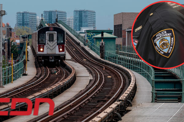 Agentes policiales investigan el hallazgo de pierna humana en las vías del metro del Bronx, Nueva York. Foto: CDN Digital 