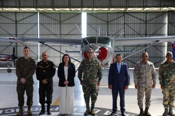 Carlos Luciano Díaz Morfa y Patricia Aguilera, encargada de Negocios de la Embajada de los Estados Unidos y otros miembros. Foto: Fuente externa. 