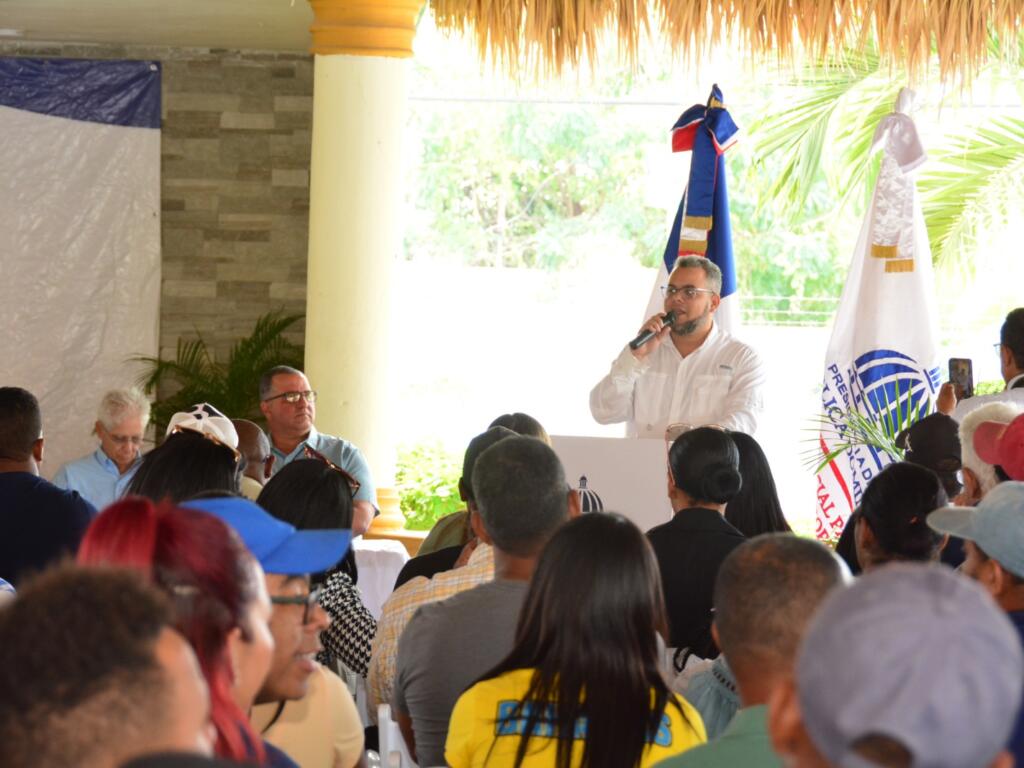 Con el lanzamiento del programa “Agropecuarios del Mañana Emprende RD”, el Fondo Especial Para el Desarrollo Agropecuario (FEDA), para apoyar a la juventud para que se queden en el cultivo de los capos.