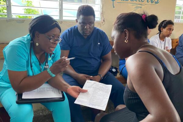 Feul y Central Romana asisten más de mil personas con operativo médico.(Foto: Fuente externa).