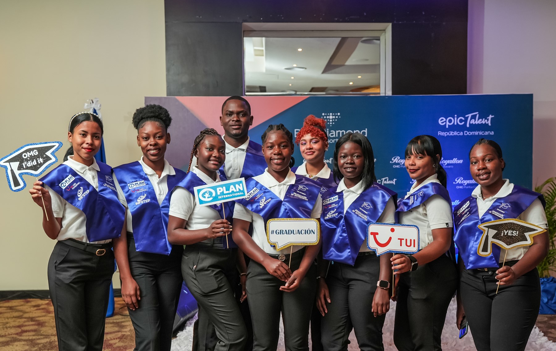 Jóvenes de La Altagracia se gradúan en áreas técnicas de hotelería y el turismo