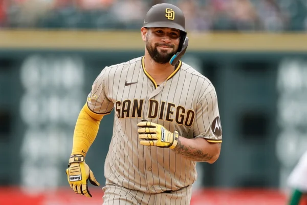 Gary Sánchez firma con Milwaukee por una temporada