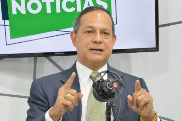 Guzmán Fermín  dijo que se enteró de la medida cuando estaba en un recorrido por las provincias de Dajabón y Puerto Plata. (Foto: Fuente interna) 