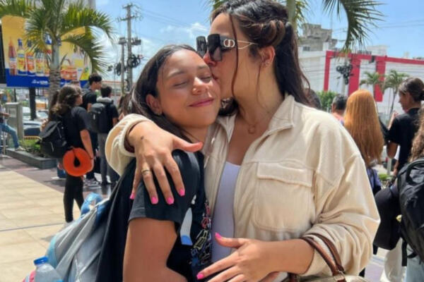La comunicadora dominicana, Sandra Berrocal y su hija Ashley Disla. Foto: Fuente externa