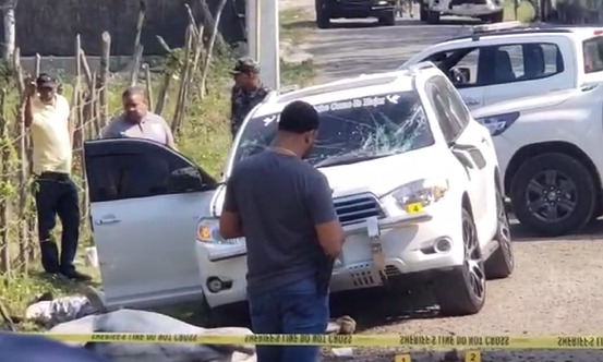 Según informaciones recibidas en nuestra redacción, el occiso y un Policía resultaron con heridas de proyectil
