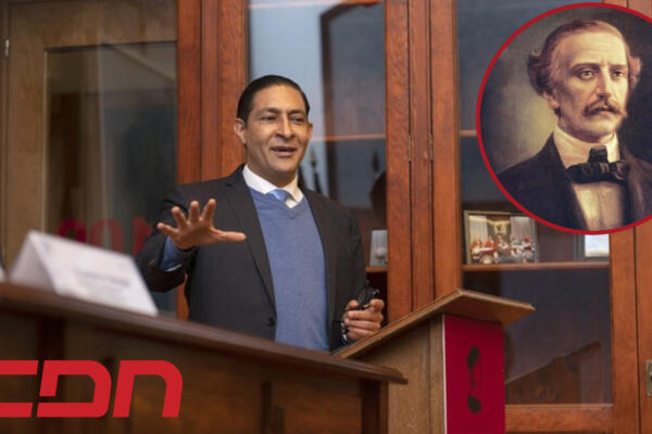 El profesor y analista internacional, Iván Ernesto Gató, durante una conferencia sobre 