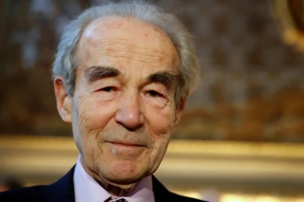 El jurista pasó de ser el ministro más impopular del país, cuando acabó con la guillotina, a convertirse en un gran referente moral de Francia. Foto: Fuente Externa