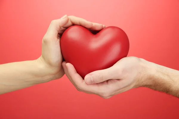 La vitamina que regula el colesterol y ayuda a proteger el corazón