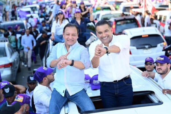 Luis Alberto Tejada recorrió diferentes avenidas de Santo Domingo Este. (Foto: Fuente externa) 