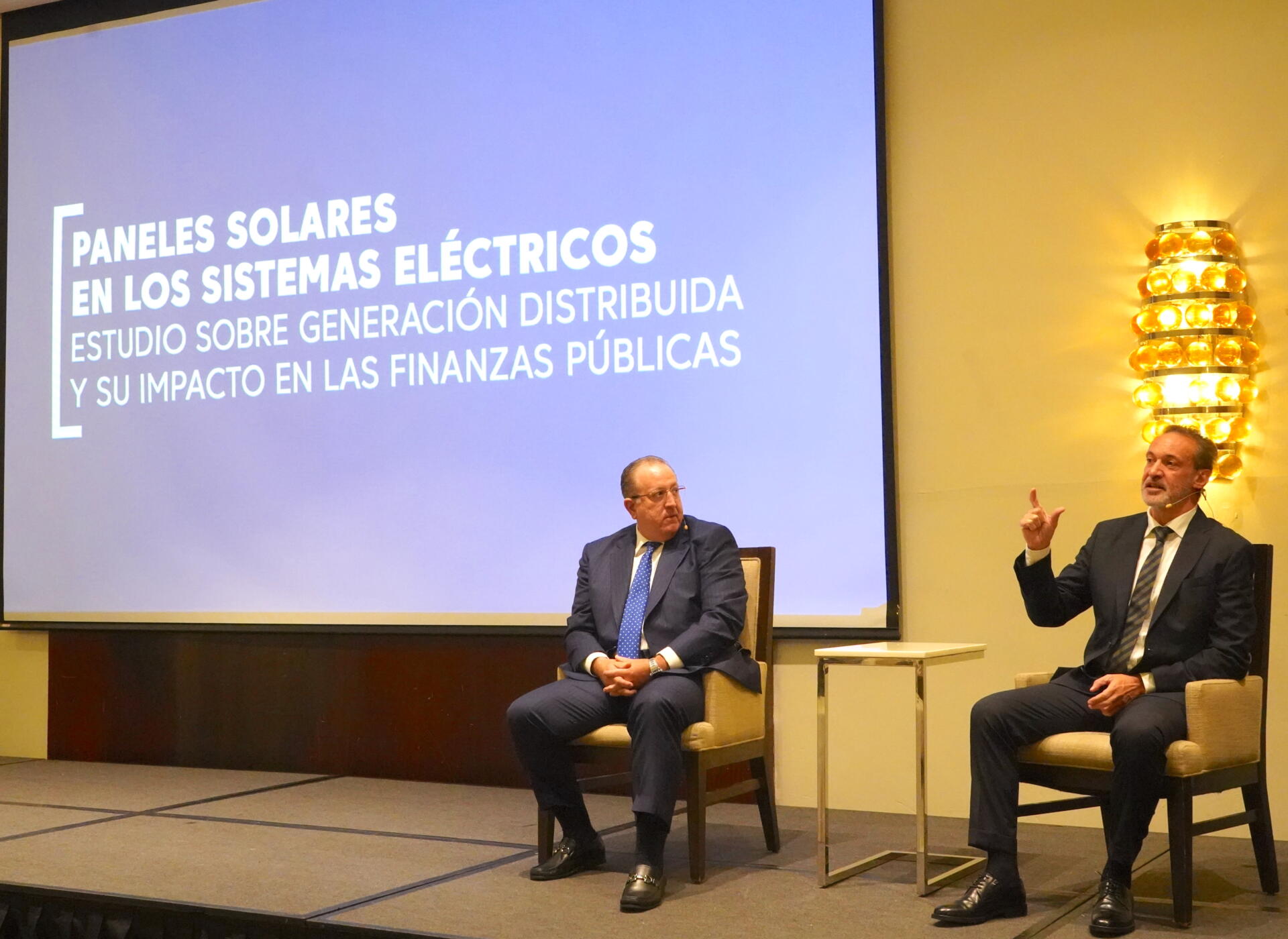 Magin Diaz, presidente de Ecomod y Jeronimo Roca, experto en politicas publicas Foto: fuente externa