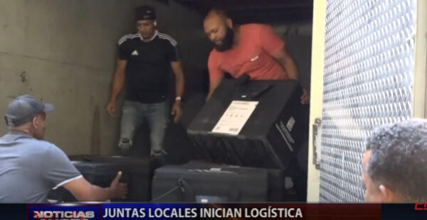 Mucho movimiento alrededor de las juntas locales donde la logística electoral se encuentra en su fase final. Foto: Fuente Externa
