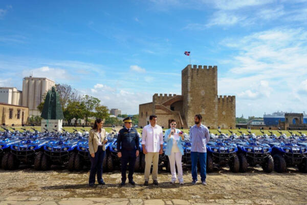 
Esta entrega se hace en conjunto de un mayor equipamiento de cámaras de vigilancia. (Foto: Fuente externa) 
