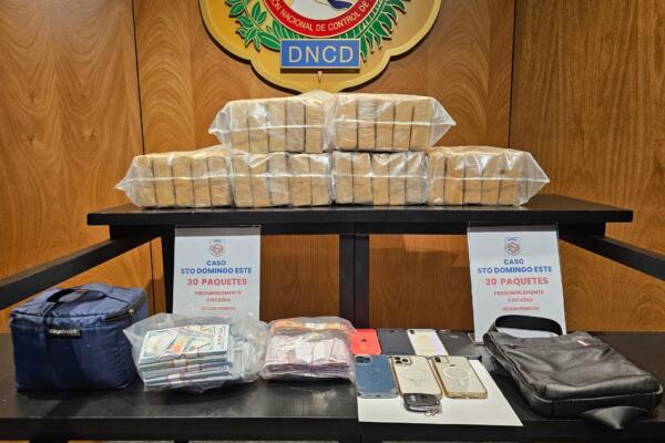 Incautan 30 paquetes presumiblemente cocaína en un operativo. (Foto: Fuente externa).