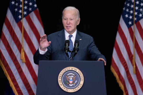 El presidente de Estados Unidos, Joe Biden, pronuncia un discurso en Leesburg, Virginia (EE.UU.), este 8 de febrero de 2024. EFE/EPA/Michael Reynolds