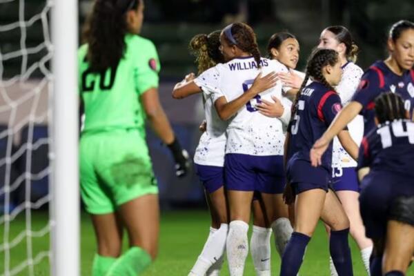 El marcador entre República Dominicana y USA terminó de abultarse luego de que el VAR revisara dos penales.