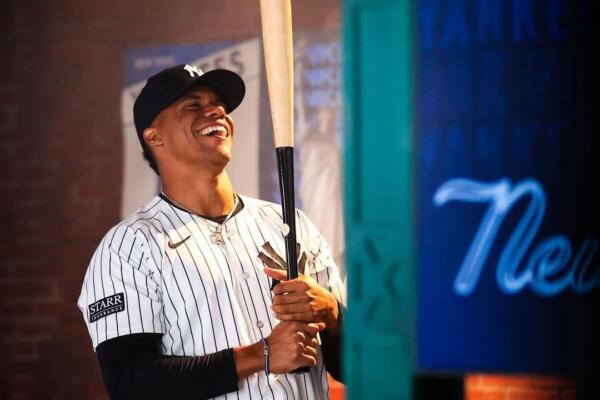 Juan Soto inicia espectáculo con los Yankees en debut primaveral