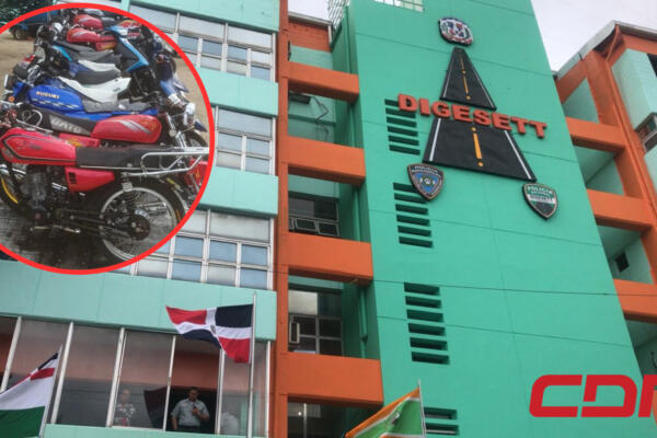 La Dirección General de Seguridad de Tránsito y Transporte Terrestre (Digesett) detiene a varios motociclistas durante un operativo. Foto: CDN Digital