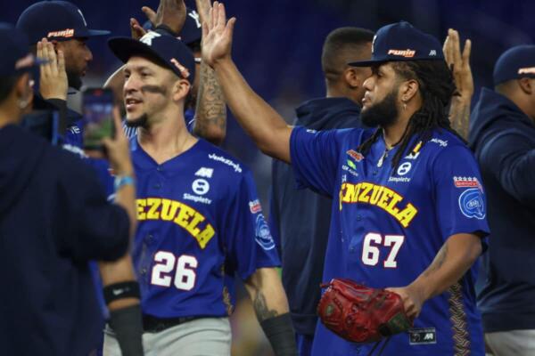 Con el triunfo de Venezuela, los Federales de Chiriquí de Panamá pierden su invicto y ahora están empatados en primero con Tiburones.