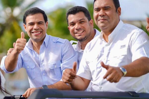 Roberto Ángel junto a Carlos Bonilla y el candidato a Senador Rafael Barón Duluc “Cholitin”