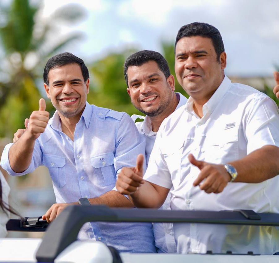 Roberto Ángel junto a Carlos Bonilla y el candidato a Senador Rafael Barón Duluc “Cholitin”