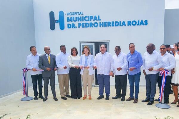Autoridades inauguran hospital Dr. Pedro Heredia Rojas en Sabana Grande de Boyá. (Foto: fuente externa)