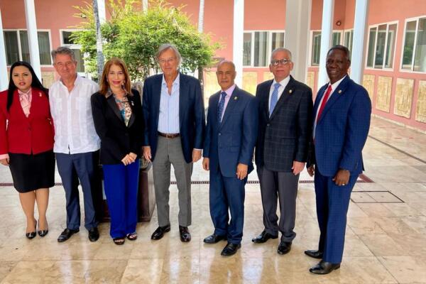 La presidenta del PARLACEN, Silvia García Polanco, encabezó una significativa visita a la Embajada de España en RD