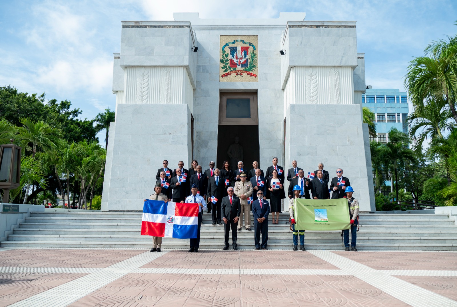 ETED rinde homenaje a padres de la patria