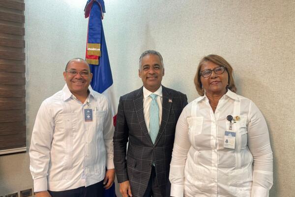 Director UASD Pedernales y Altagracia Brea gestionan apoyo para la alta casa de estudio. (Foto: fuente externa)