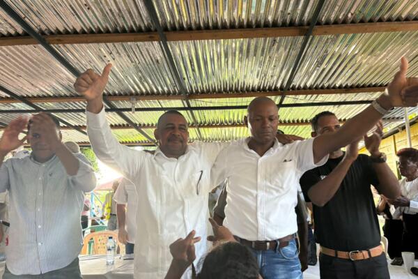 Francisco Concepción (Samo) se juramenta con el PRM. (Foto: fuente externa)