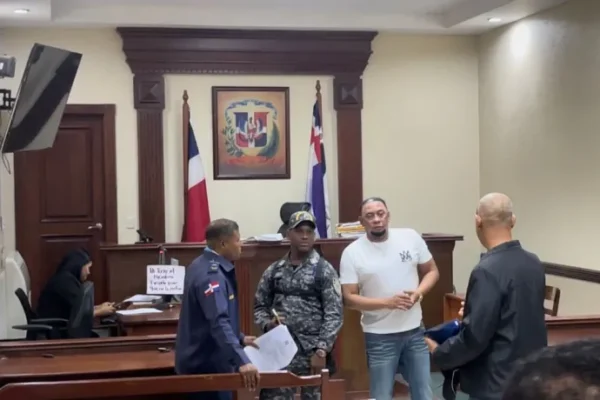 Anthony Santos acude a la audiencia 