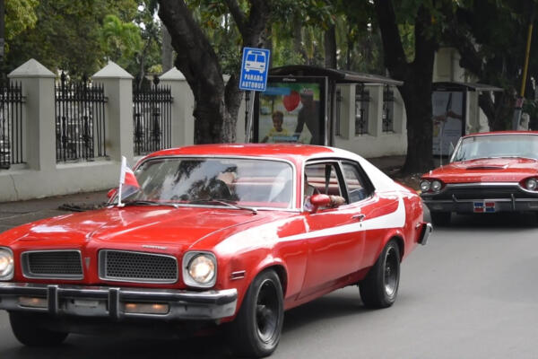 Desfile de autos antiguos 