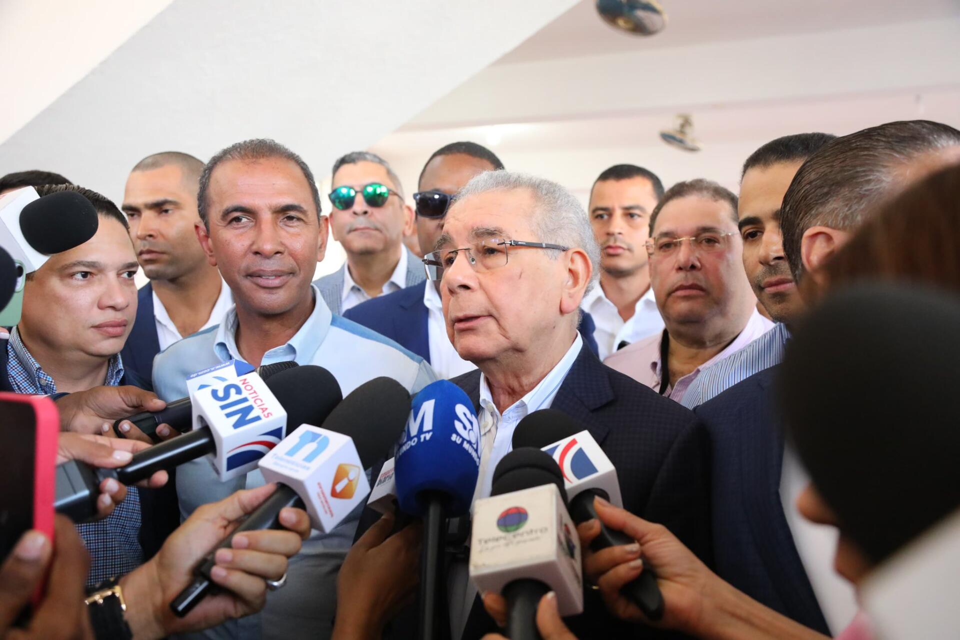 Danilo Medina pide seguir proceso de votación en paz