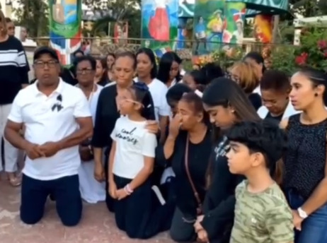 Arrodillados piden  justicia por muerte de profesor en El Valle. (Foto: fuente externa)